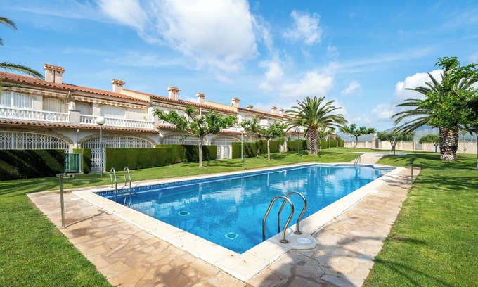 Miami Platja Apartment | Holiday Apartment "Montserrat" with Sea View, Shared Pool & Wi-Fi