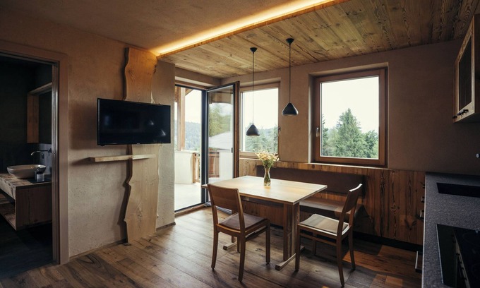 Verano Apartment | Holiday Apartment "Obertimpflerhof Rosi" with Mountain View, Balcony & Wi-Fi