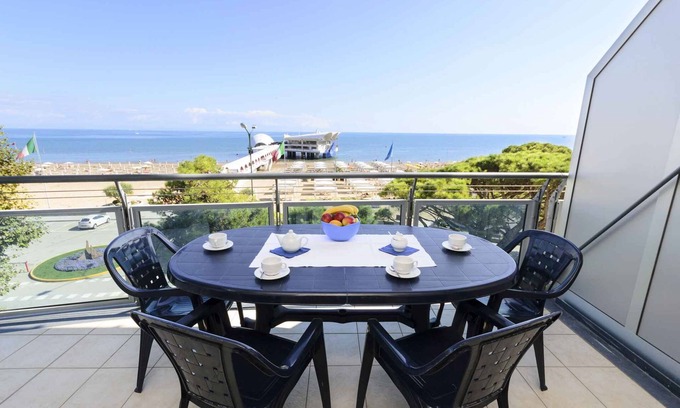 Lignano Sabbiadoro Apartment | Holiday apartment on the beach promenade in Lignano