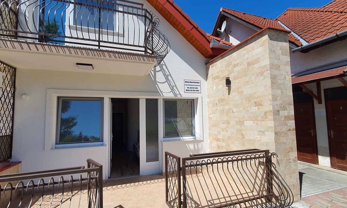 Zamardi Apartment | Holiday apartment right on Lake Balaton and on the beach promenade with a lake view