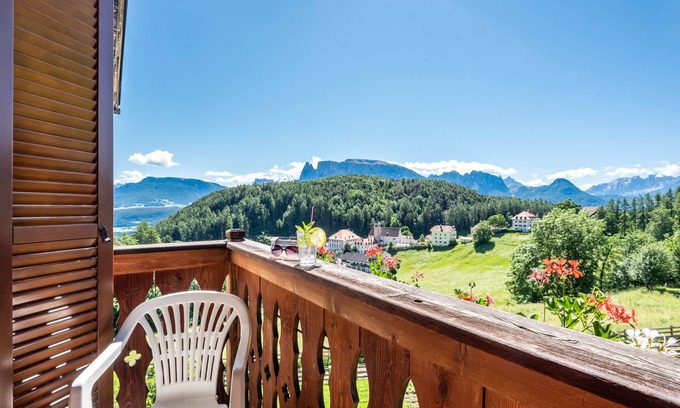 Collalbo Apartment | Holiday Apartment 'Sallrain Hof 2' with Mountain View & Balcony