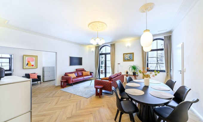 Auerbach Apartment | Holiday Apartment "Schlossplatz Vogtland" with Private Terrace, Private Sauna & Wi-Fi