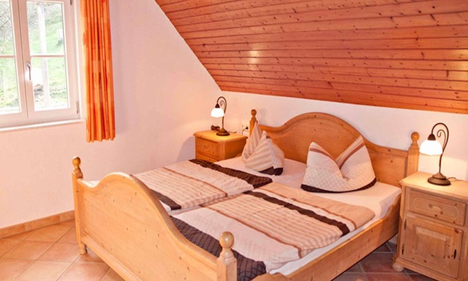 Kirnbach Apartment | Holiday Apartment 'Sonneneck' with Mountain View, Shared Pool and Wi-Fi