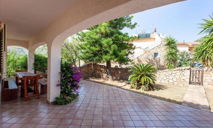 Schifoni Apartment | Holiday Apartment "Vacanza a San Teodoro" with Balcony, Garden & Terraces