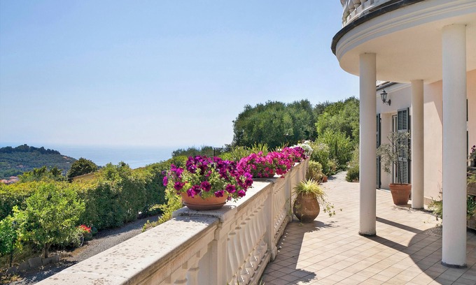 Gorleri Apartment | Holiday Apartment "Villa Isabella Casa Lucia" with Sea View, Shared Terrace & Wi-Fi