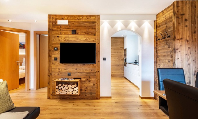 Feldthurns Apartment | Holiday Apartment "Wegscheiderhof Gartenwohnung" with Mountain View, Private Sauna & Wi-Fi