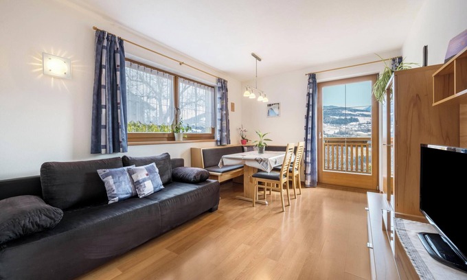 Albions Apartment | Holiday Apartment with Mountain View, Panoramic Terrace & Balcony