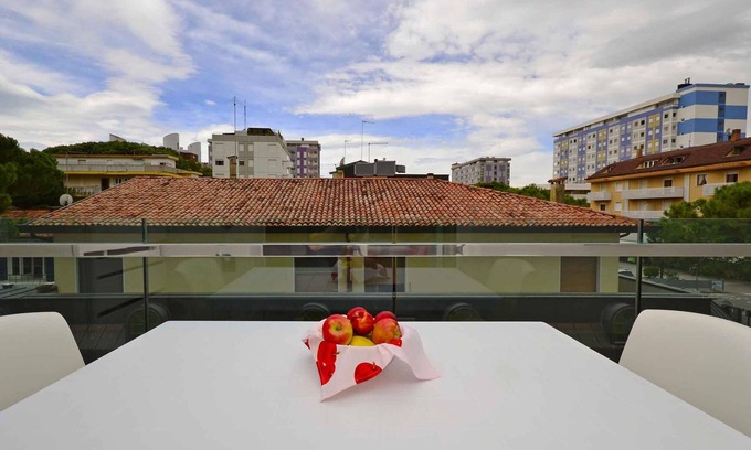 Lignano Sabbiadoro Apartment | Holiday apartment with air conditioning, internet, balcony and pool