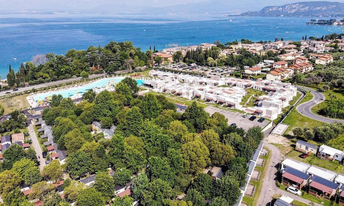 Cisano Apartment | Holiday apartment with outdoor pool and balcony