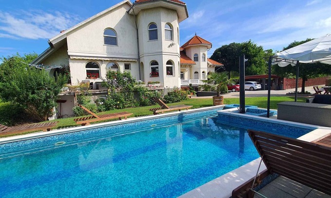 Siofok Apartment | Holiday apartment with Pool and Internet