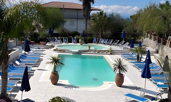 Ricadi Apartment | Holiday apartment with view to Capo Vaticano