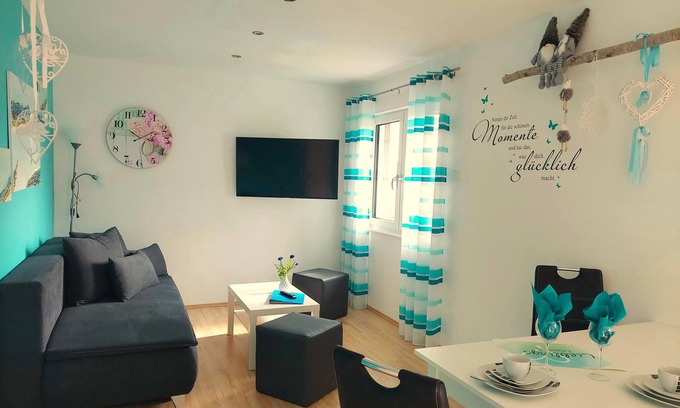 Vils Apartment | Holiday Apartment “Zugspitze” with Mountain View, Wi-Fi & Balcony