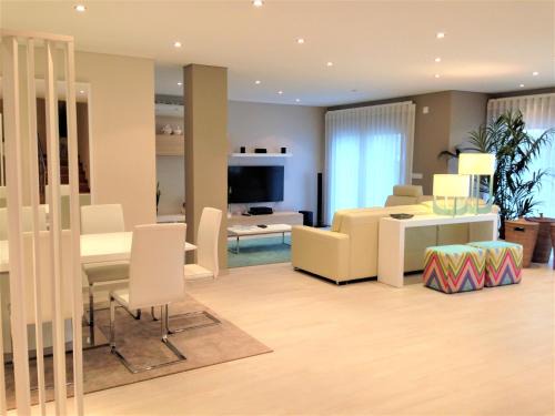 Peniche Villa | Holiday Calm Villa - Beach & Pool