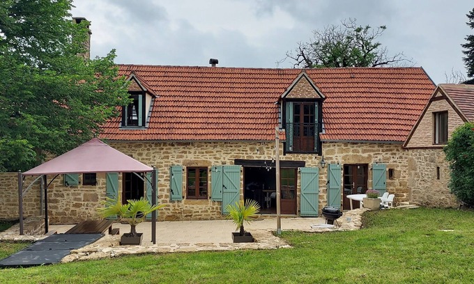 Cavagnac House | Holiday cottage on wooded grounds with swimming pool