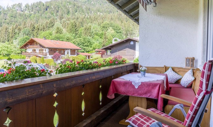 Sonnenbichl Apartment | Holiday Apartment "Annamirl" with Balcony, Mountain View & Wi-Fi