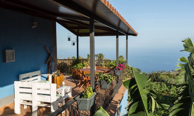 Santa Cruz de la Palma House | Holiday Home “Casa el Obispo” with Mountain View, Ocean View and Terrace