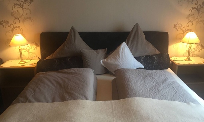 Medelon Apartment | Holiday flat "Apfelbaum" with garden and Wifi