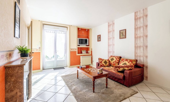 Saint-Hilaire-de-Voust House | Holiday Home 'Logement 3ch 8 Personnes' with Private Terrace, Private Garden and Wi-Fi