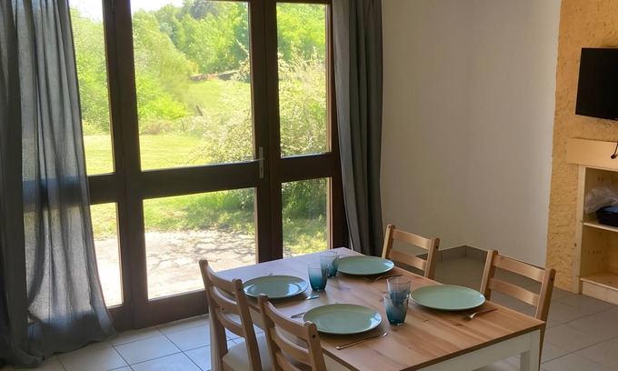 Saint-Remy-Sur-Durolle Apartment | Holiday Home 'Ocre Au Bord Du Lac' with Shared Terrace, Shared Garden and Wi-Fi