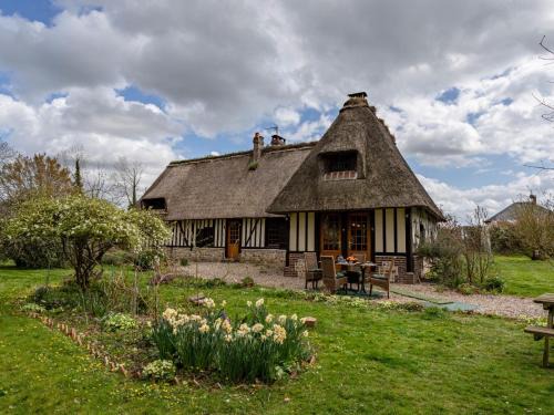 Saint-Georges-du-Mesnil House | Holiday Home La Chaumière by Interhome