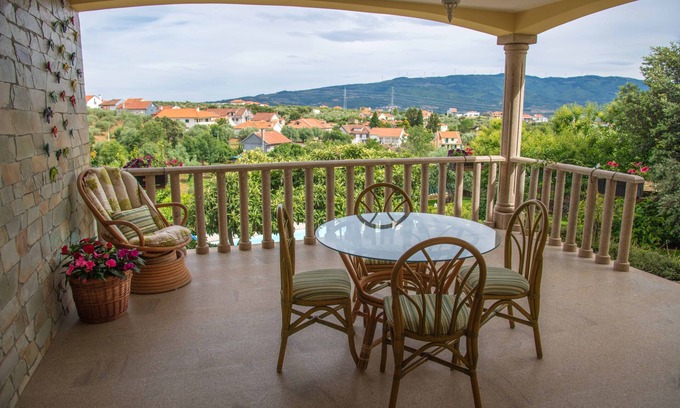 Macedo de Cavaleiros House | Holiday Home 'Recanto Transmontano' with Mountain View, Wi-Fi and Air Conditioning