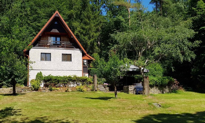 Hluboka nad Vltavou House | Holiday home with a wonderful view in the garden