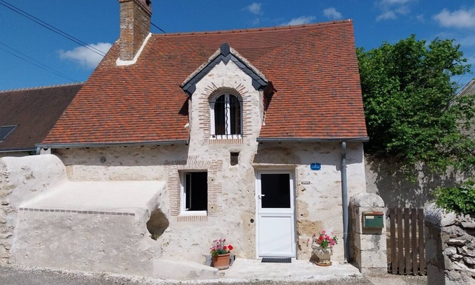 Huisseau-sur-Cosson House | Holiday Home 'Gîte La Petite Maison' with Wi-Fi