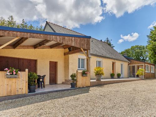 Le Mesnil House | Holiday Home Entre mer et campagne 3 by Interhome