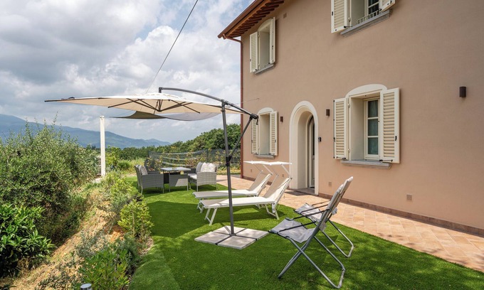 Santa Maria a Monte House | Holiday Home 'Oasi Al Sole' with Private Garden and Wi-Fi