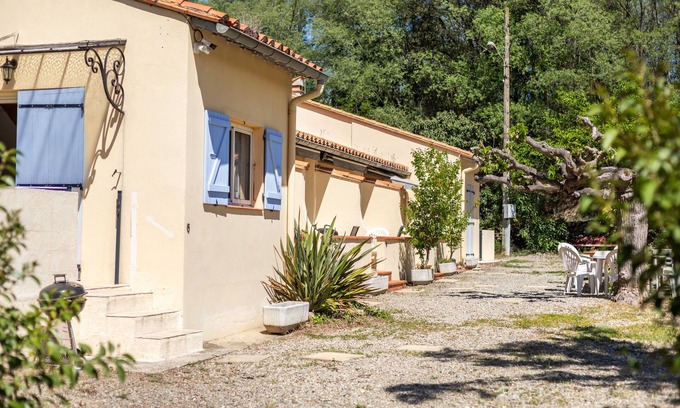 Reynes House | Holiday Home 1 with Mountain View, Air Conditioning