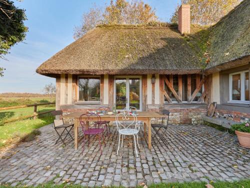 Saint-Thurien House | Holiday Home 2 Chaumières normande by Interhome
