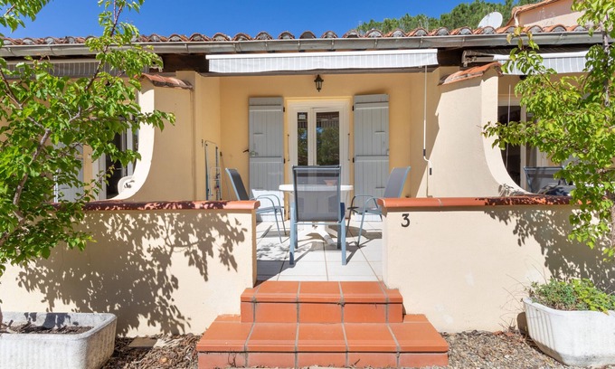 Reynes House | Holiday Home 3 with Mountain View, Shared Pool