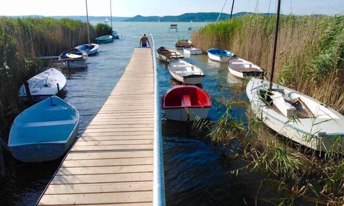 Szantod House | Holiday home 50 m to Balaton with footbridge and boat