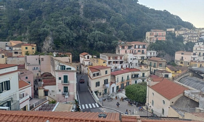 Cetara House | Holiday Home 'A' Russella' with Sea View, Wi-Fi and Air Conditioning