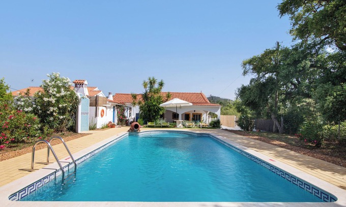 Loule House | Holiday Home 'Alcaria' with Mountain View, Wi-Fi and Air Conditioning