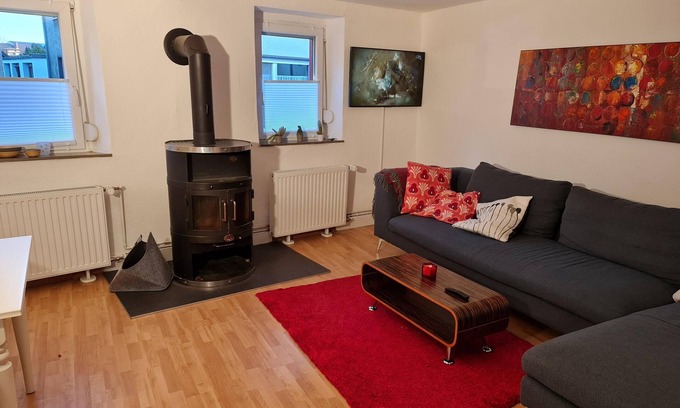 Langel House | Holiday Home 'Amazing location on the Rhine River' with Garden, Terrace & Wi-Fi