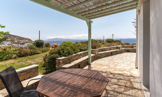 Agios Ioannis House | Holiday Home 'Anemologio 101 Tinos' with Sea View, Wi-Fi and Air Conditioning