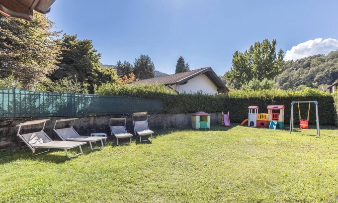 San Martino House | Holiday Home Anna with Pets and Mountain View
