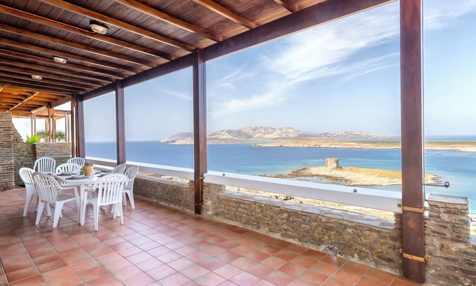 La Pelosa House | Holiday Home 'Aura' with Sea View, Private Terrace and Wi-Fi