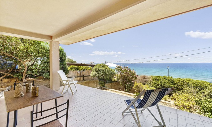 Marina di Gutturu Flumini House | Holiday Home 'Aventino Gutturu' with Sea View, Private Terrace and Private Garden