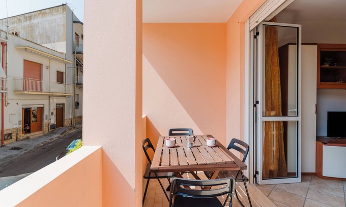 Otranto House | Holiday Home 'Ayra A Otranto' with Balcony, Wi-Fi and Air Conditioning