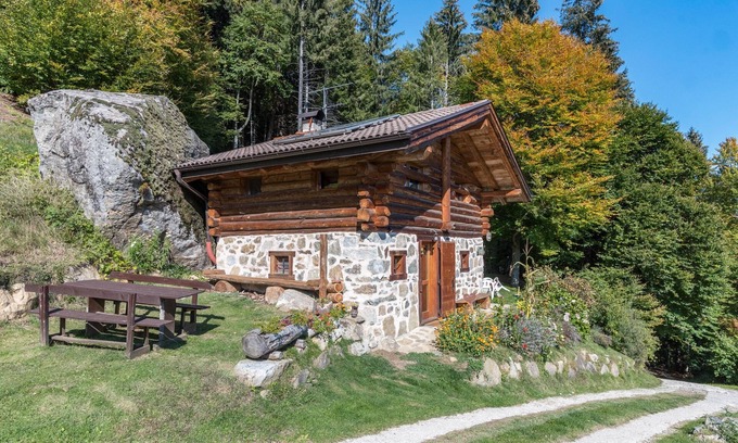 Porte di Rendena House | Holiday Home "Baita Pizabornè" with Mountain View & Garden