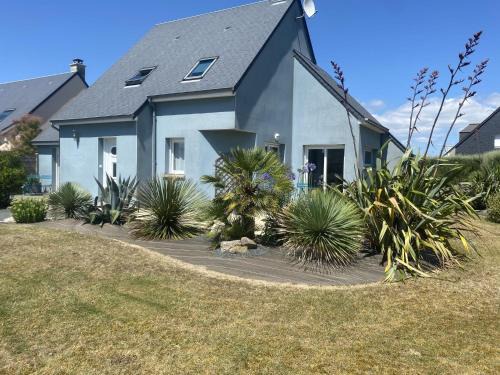 Bretteville-sur-Ay House | Holiday Home Blue House by Interhome