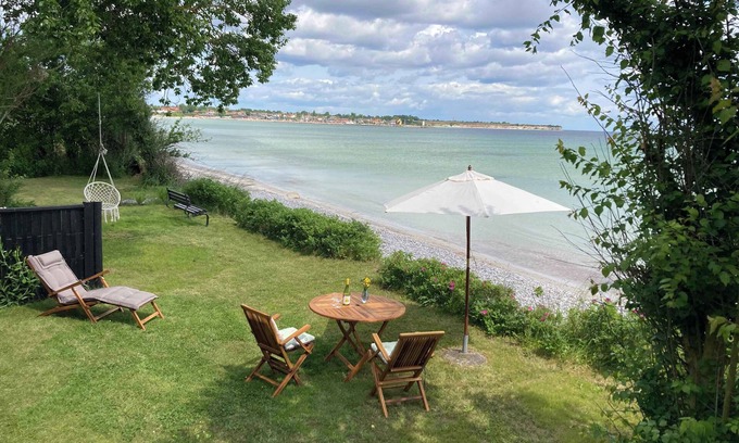 Rodvig Stevns House | Holiday home by the water in Rødvig, Stevns
