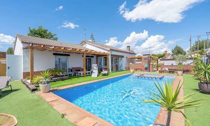 Calafell House | Holiday Home 'Ca L'antiga Pedrera' with Sea Views, Wi-Fi and Air Conditioning