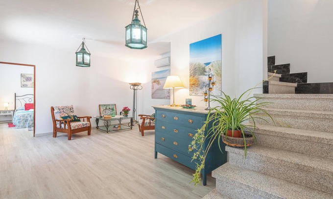 S'alqueria Blanca House | Holiday Home 'Ca Sa Tia Lluisa' with Sea View, Wi-Fi and Air Conditioning