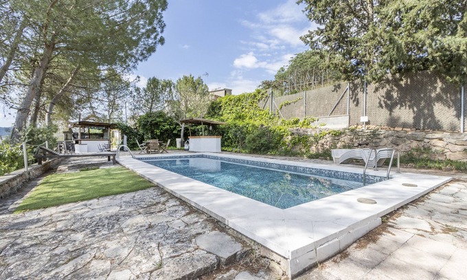 Copons House | Holiday Home 'Can Favo' with Mountain View, Private Pool and Air Conditioning
