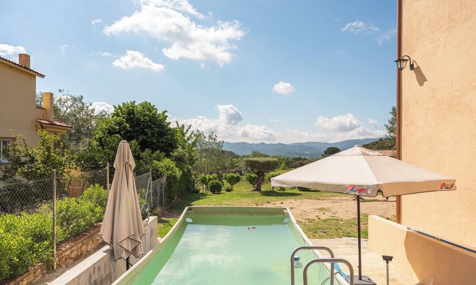 Campins House | Holiday Home 'Can Giró' with Mountain View, Wi-Fi and Air Conditioning