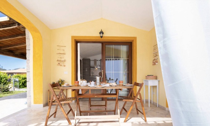 Buddittogliu Straulas House | Holiday Home 'Casa Capo Coda Cavallo' with Shared Pool, Wi-Fi and Air Conditioning