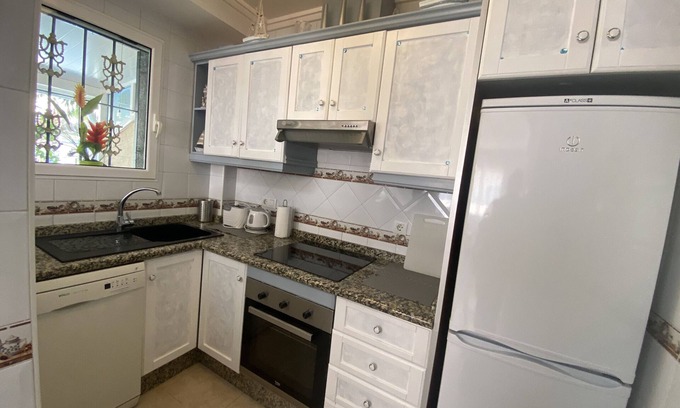 San Fulgencio House | Holiday Home 'Casa Palma' with Shared Pool, Wi-Fi and Air Conditioning